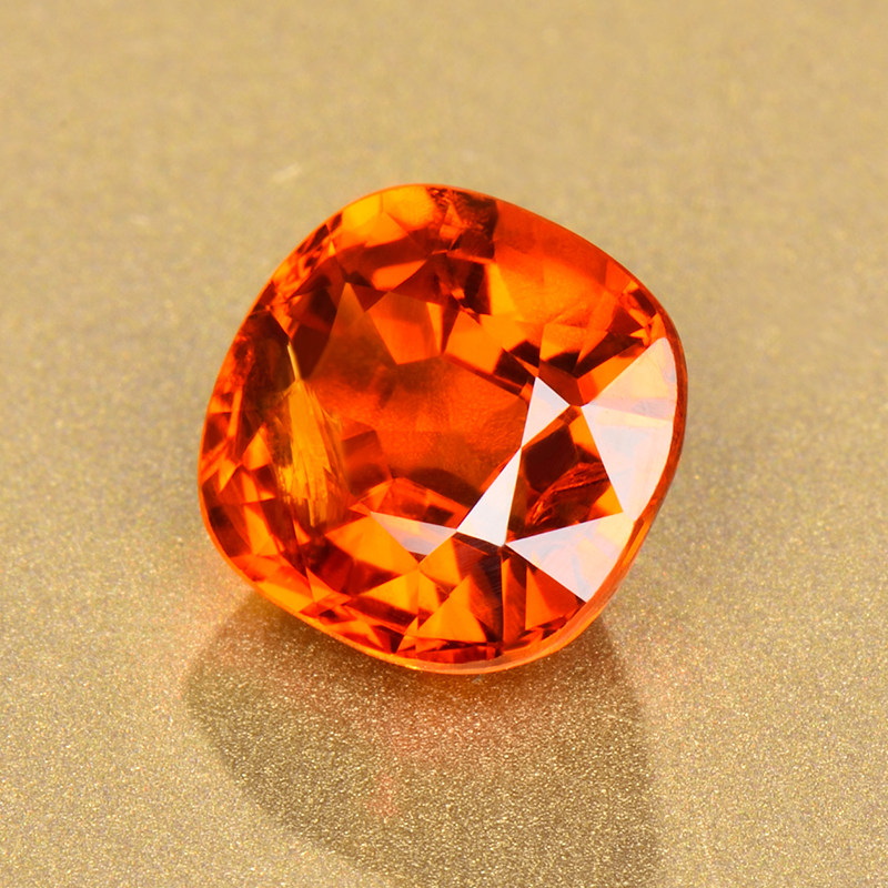 2.084克拉天然芬达石榴石裸石 颜色靓 火彩超好 可镶嵌定制