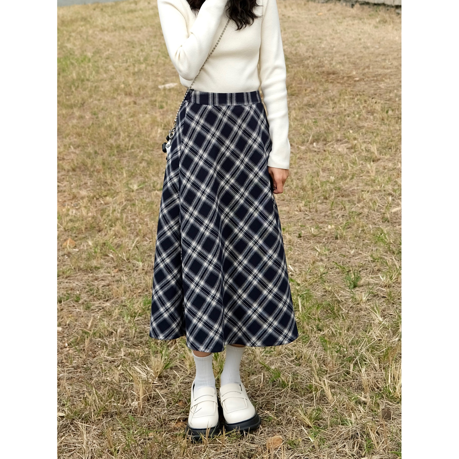 老玛儿秋冬季中长款高腰格纹半身裙女2022新款冬天配毛衣a字裙子