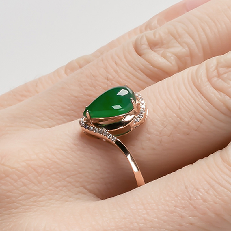 a货翡翠18k金伴南非钻镶嵌绿色水滴戒指 2.26g