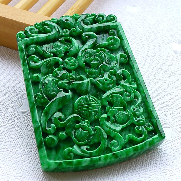 缅甸天然翡翠辣绿精雕洪福齐天吊坠49.48克