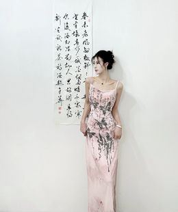 新中式水墨蝴蝶印花设计吊带连衣裙女2023新款小众设计感纯欲长裙