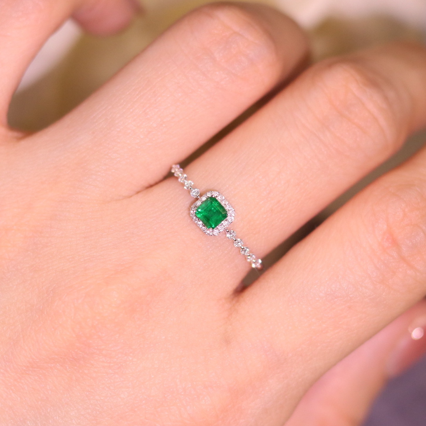 悦珠宝天然祖母绿宝石方形18k金钻石镶嵌简约时尚复古设计戒指女