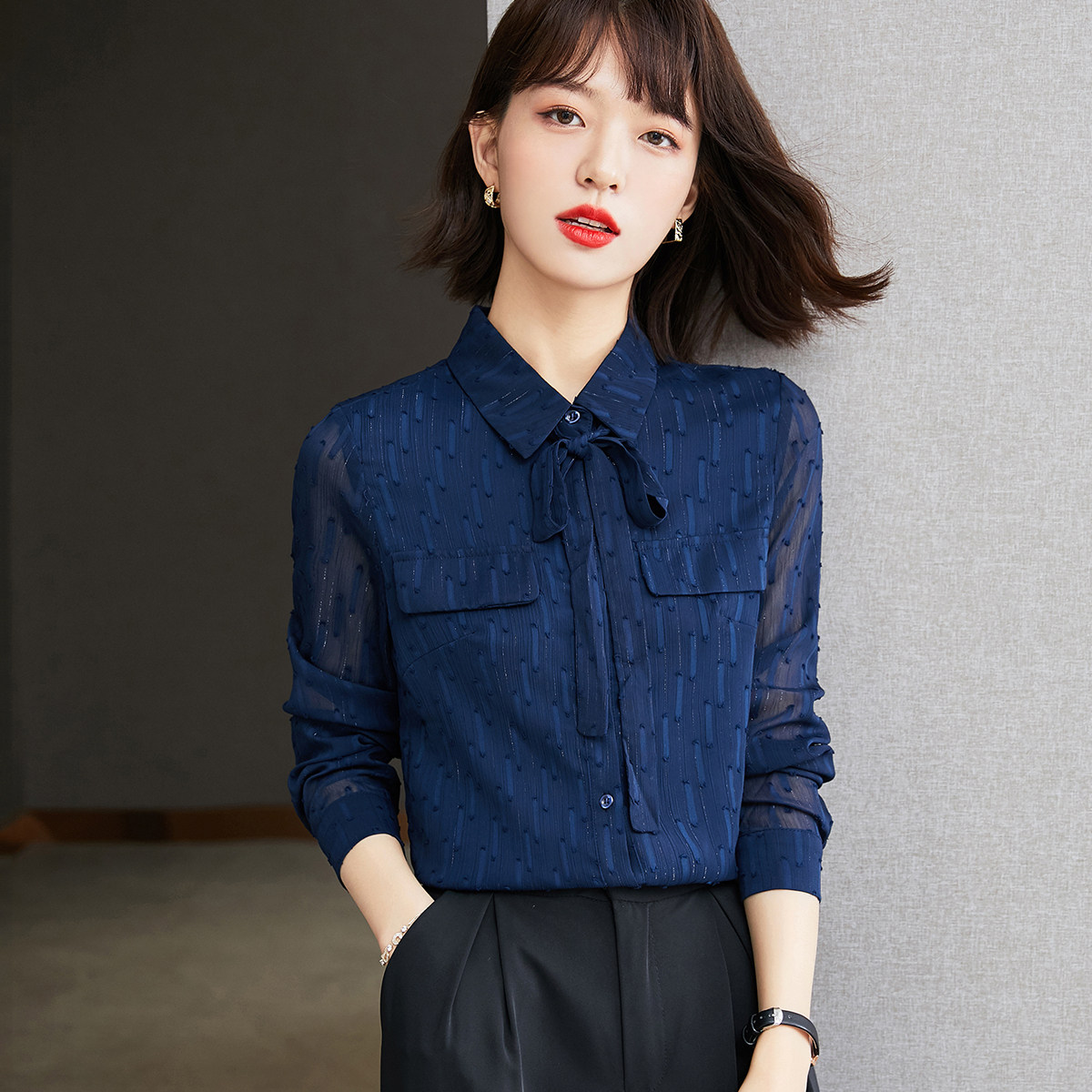 品哥弟新新款2023春季气质蝴蝶结系带职业蓝色雪纺长袖衬衫女上衣