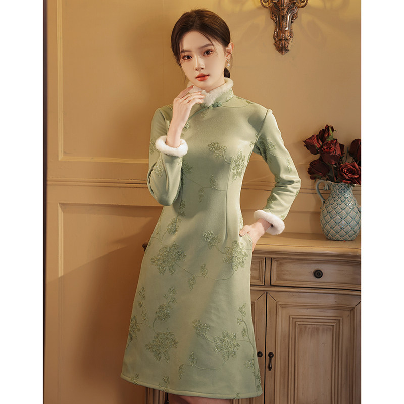 加绒旗袍冬款女法式小香风复古气质绣花改良a字连衣裙日常小个子