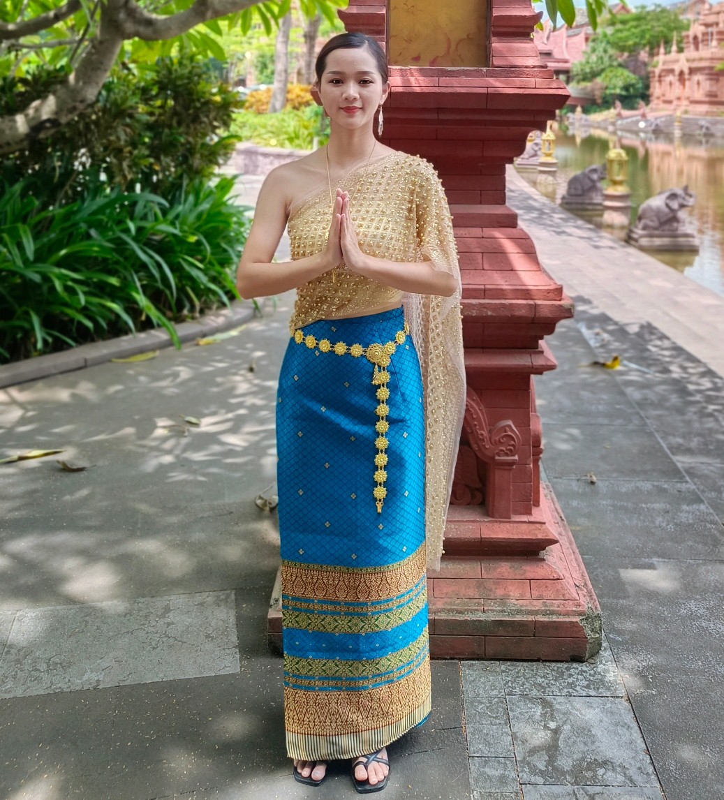 云南七彩民族服饰的优惠券大全—傣族女装金丝傣多色 葫芦丝演出民族