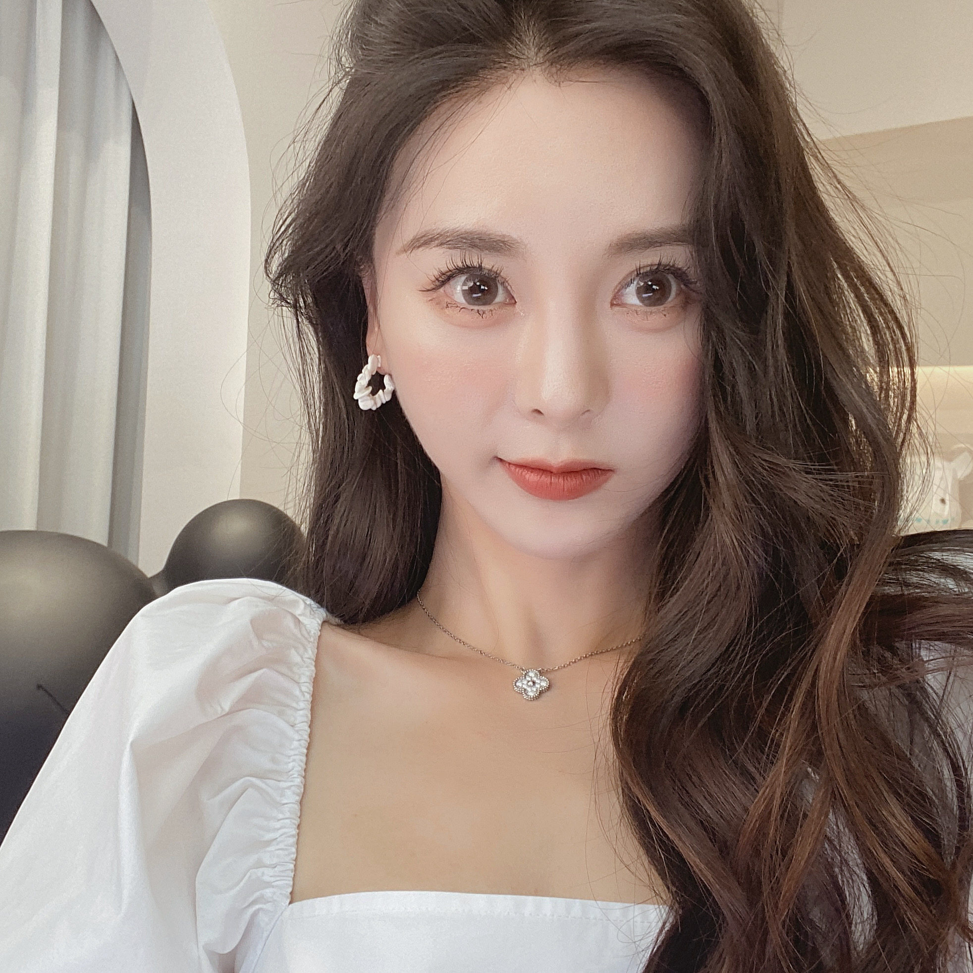 徐琳mini生活馆 私物同款 夏日白粉 简约冷淡风耳饰