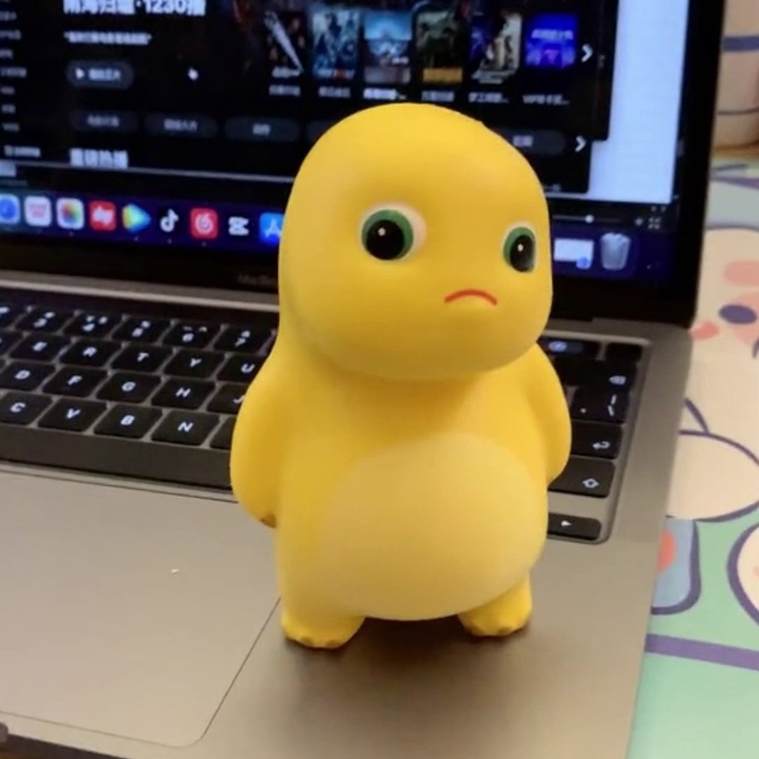 网红小奶龙桌面摆件捏捏乐正品公仔玩偶解压可爱不服气办公桌装饰