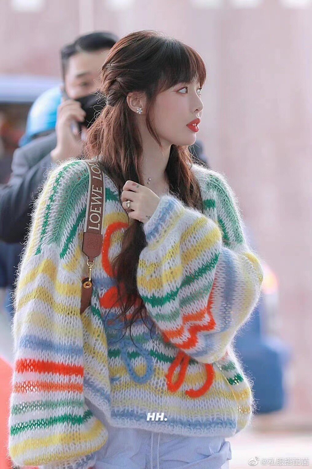 金泫雅同款时尚宽松海马毛彩虹条纹圆领灯笼袖针织衫薄款毛衣9509