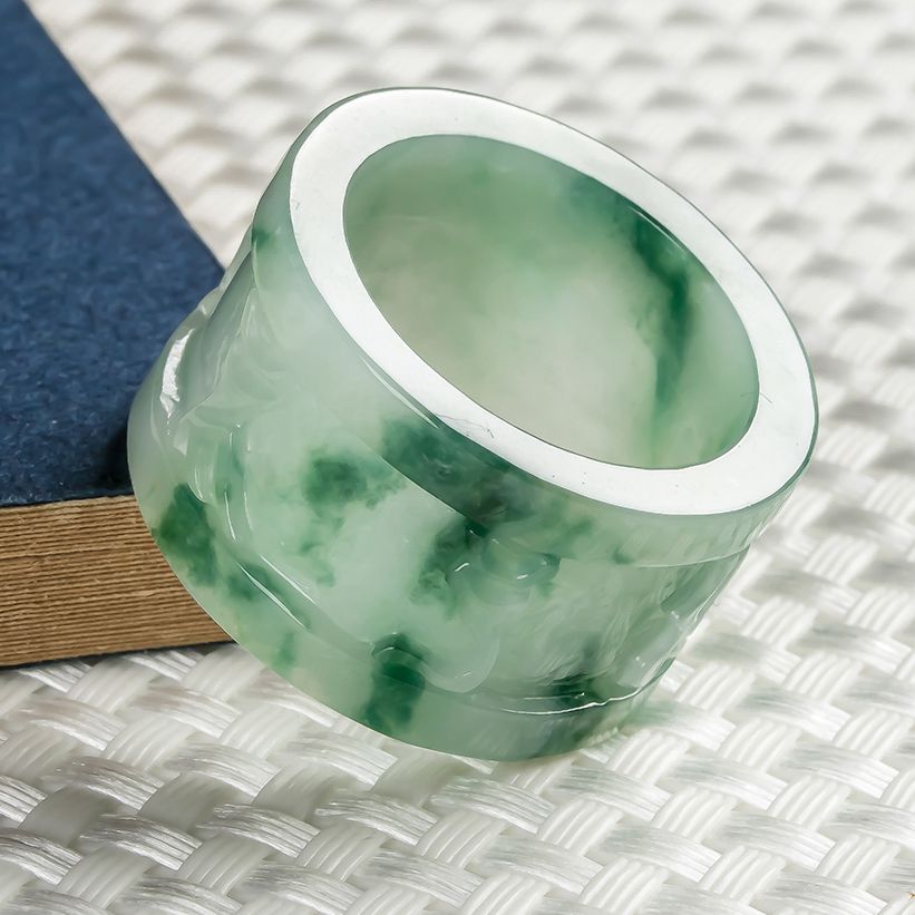 [实物已检】 水润飘花扳指翡翠戒指 14.66克 内径22.00mm