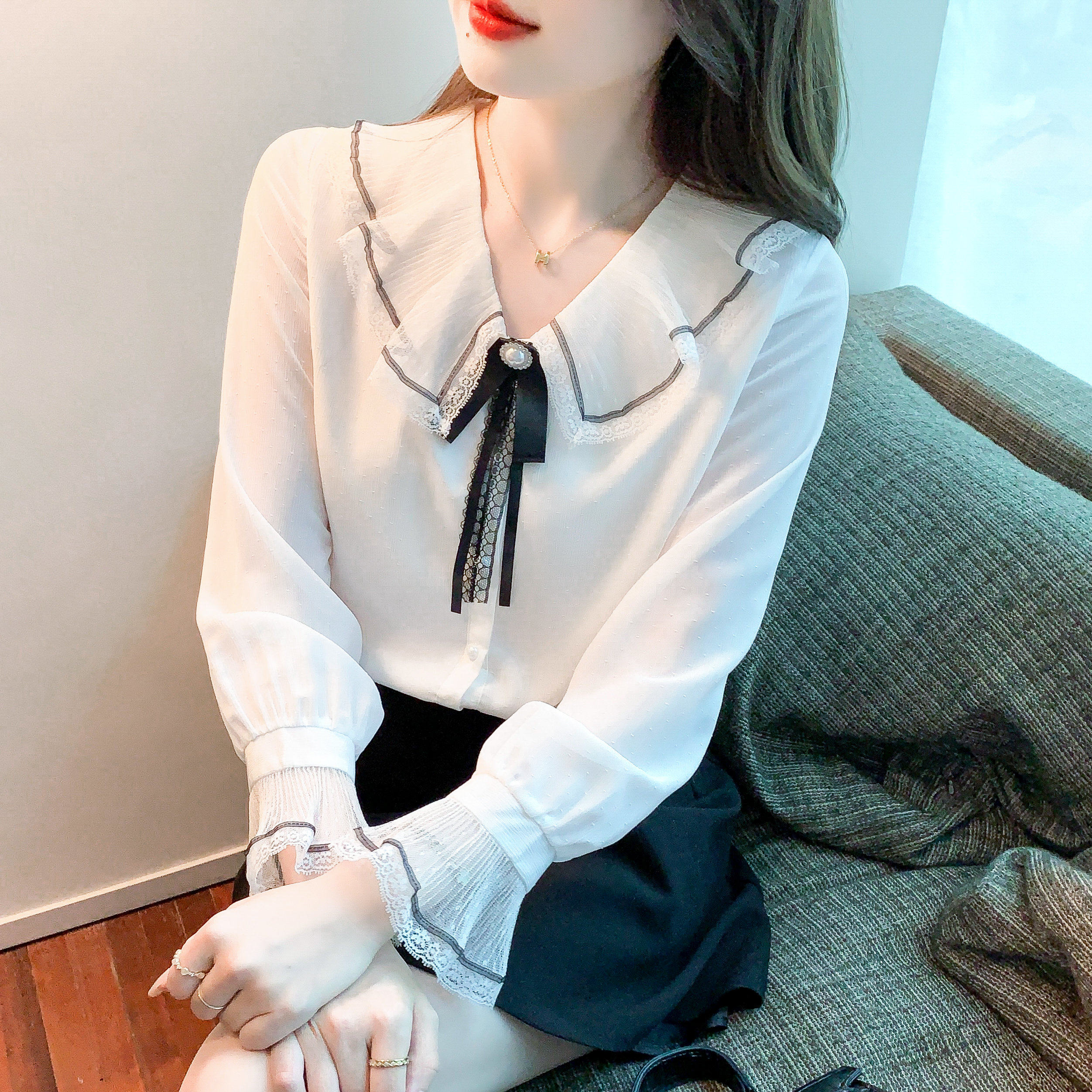 白色雪纺衬衫女2022春季新款荷叶边上衣显瘦气质喇叭袖超仙小衫女