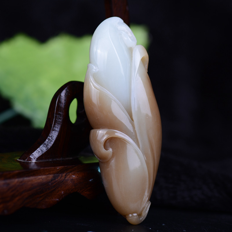 【省级玉雕大师魏杰作品】和田玉大师工艺玉兰花122.2g