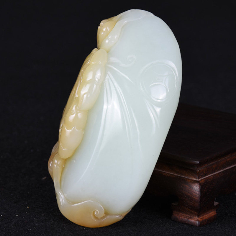 河南省玉石雕刻大师崔照乐作品 和田玉白玉 八方来财挂件 125.63g