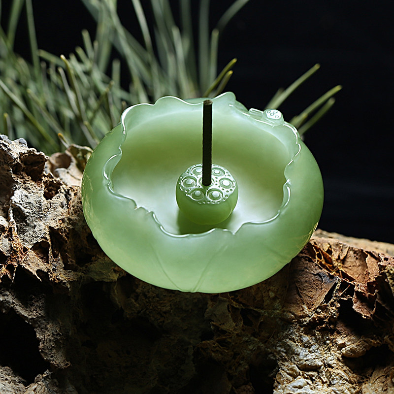 中国玉石雕刻大师张春风玉雕工作室作品 和田玉荷叶香炉文房雅器