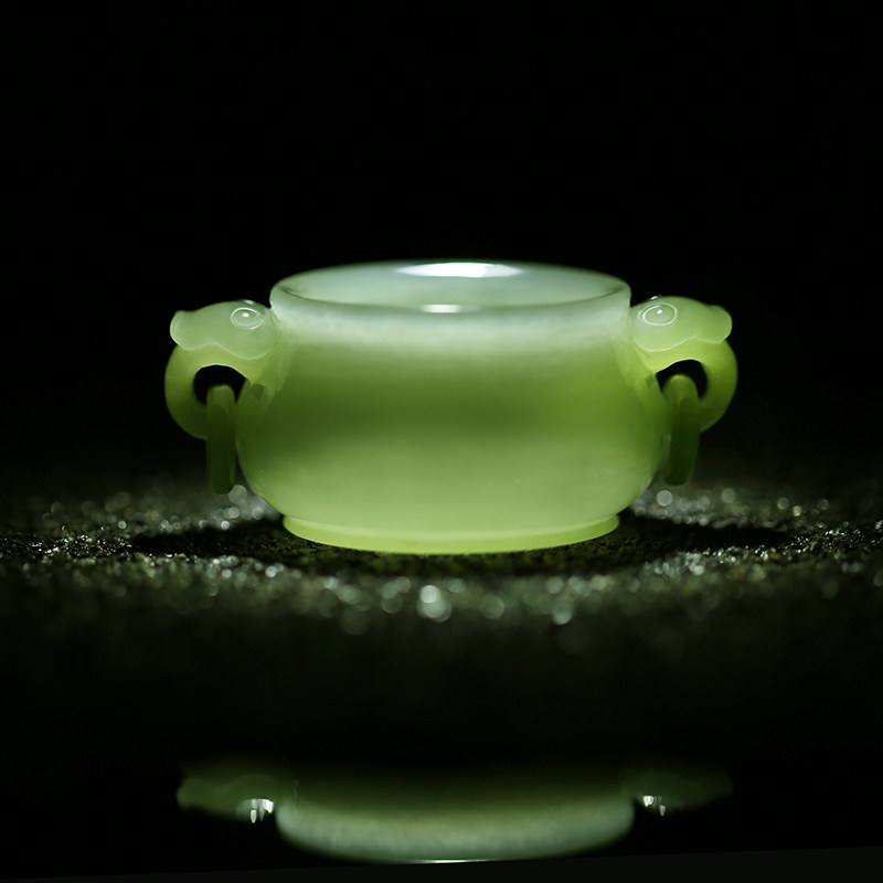 中国玉石雕刻大师张春风玉雕工作室作品 和田玉兽头双耳香炉