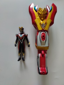 日版万代dx银河s火花维克特利火炬圣枪联动火花人偶14cm