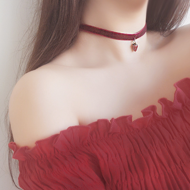 choker红色草莓项圈女复古酒红丝绒颈链日韩锁骨项链颈带脖子饰品