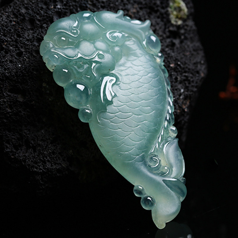 源头好货-四会宝协《龙头鱼》冰种天然翡翠a货吊坠 28.64g