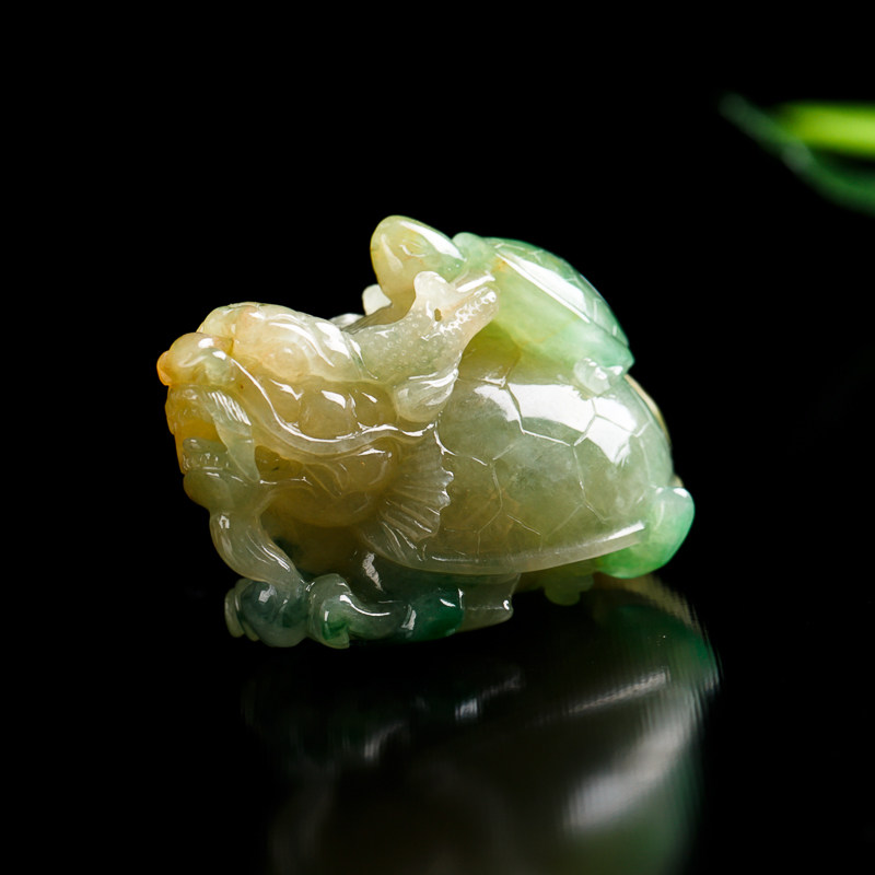 王烨工作室作品 《玄武》黄加绿缅甸翡翠a货挂件 50.69g