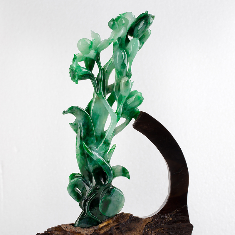 常万停工作室作品 得玉旺翡翠 冰糯种带绿兰花摆件 192.34g
