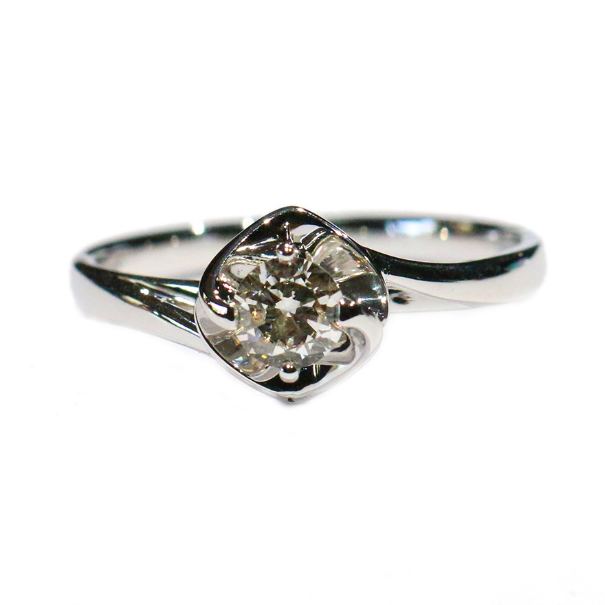 300克拉钻戒 颜色i-j 净度si 天然钻石