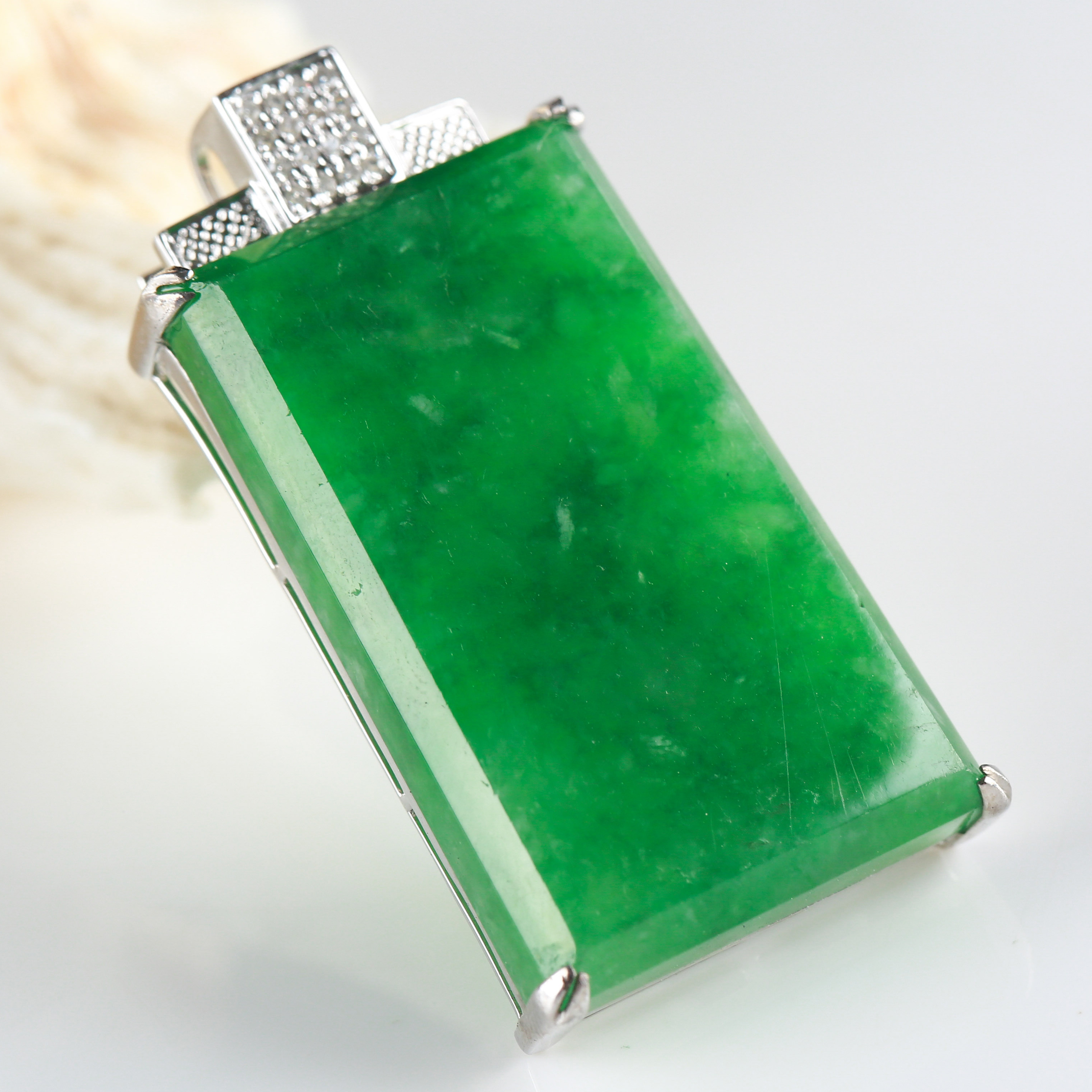 18k金镶钻石老坑种满绿无事牌吊坠 9.67g