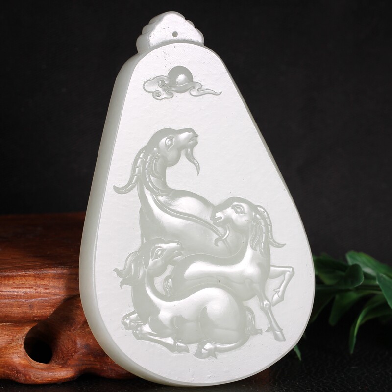 省级玉雕大师朱新波作品 和田玉把件三阳开泰 154.13克