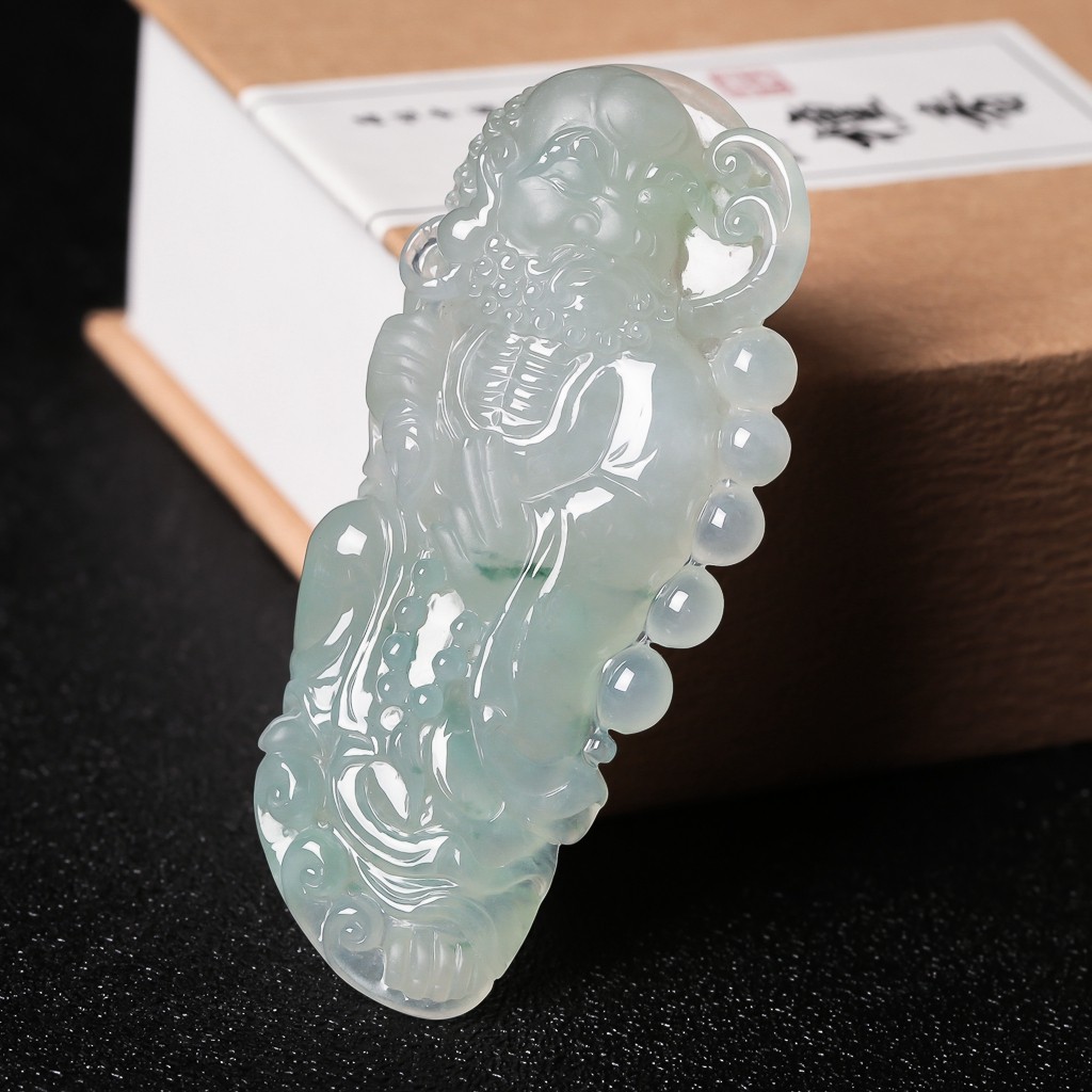 【精品翡翠-四会】翡翠a货拍卖精雕冰润达摩祖师吊坠49.04g