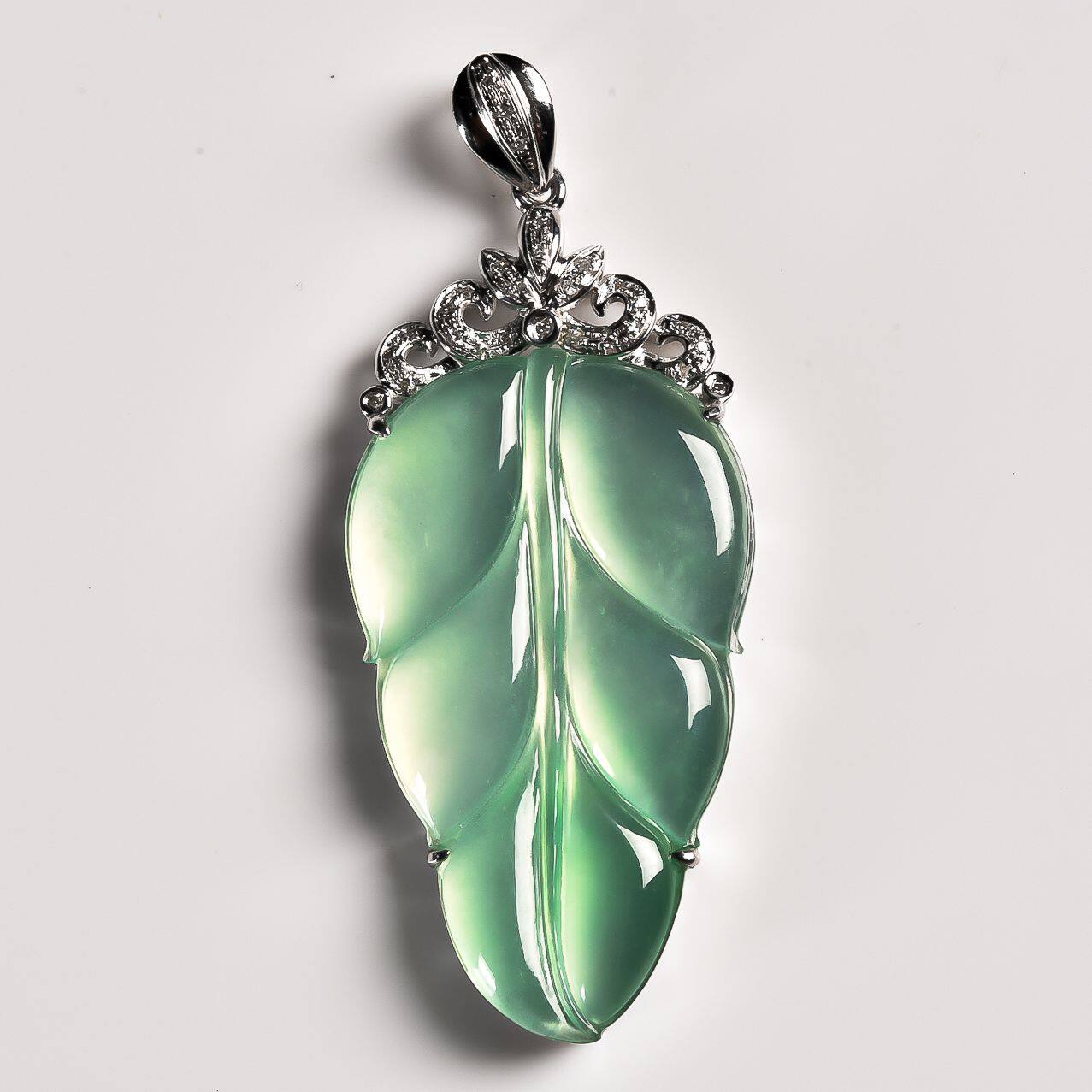 【精品翡翠-四会】18k白金伴钻镶嵌冰种木那金枝玉叶吊坠6.56g