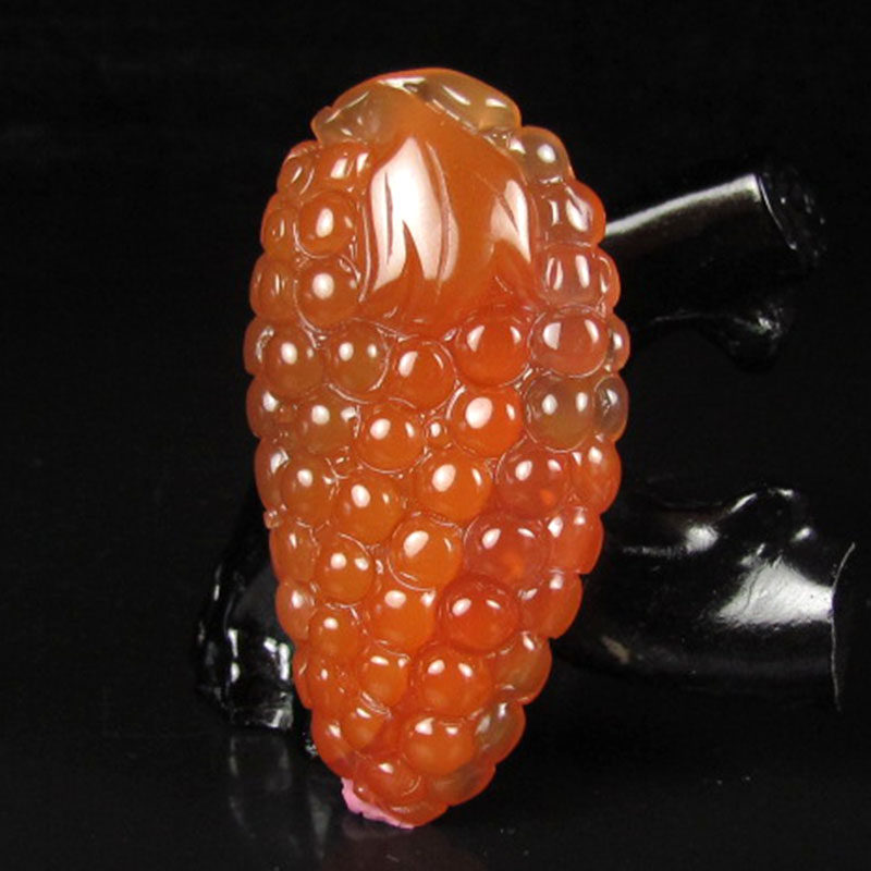 24.90克 樱桃红南红玛瑙雕 葡萄挂件