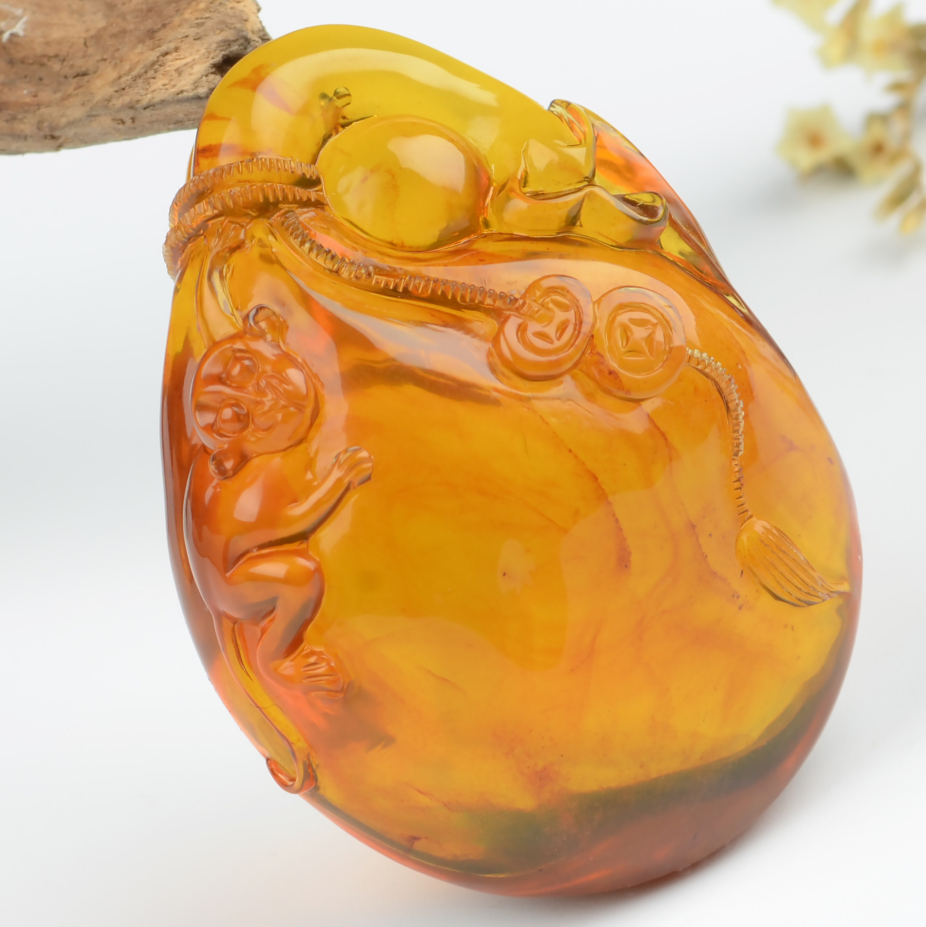 21.93g(不含链)精雕缅甸琥珀金棕珀《招财钱袋》吊坠