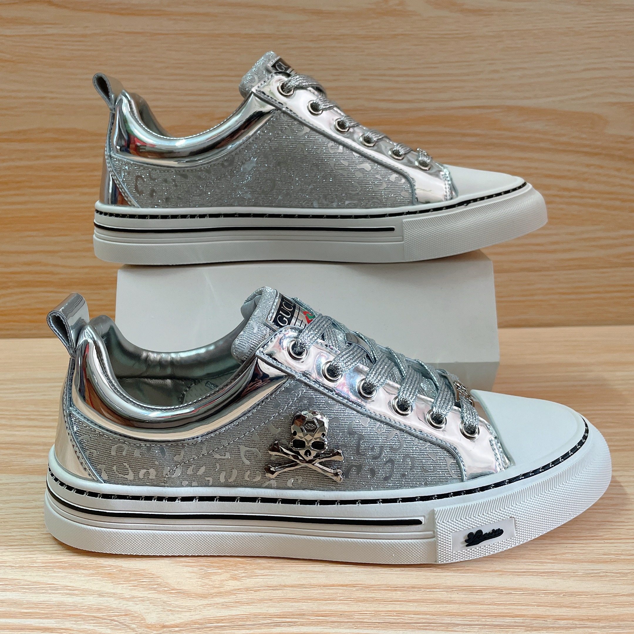 秋季酷奇男鞋2022新款银色骷髅头潮牌欧洲站男士真皮百搭休闲板鞋