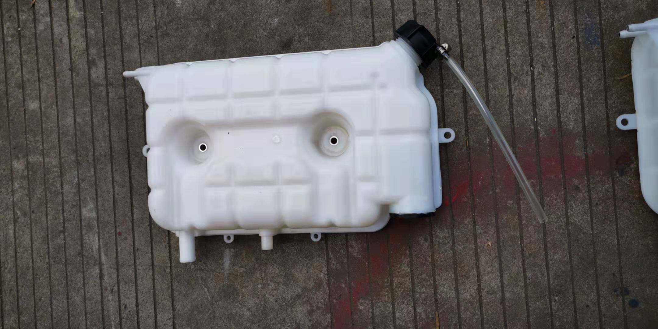 适配四川现代南骏汽车配件南骏瑞宇 致道500副水箱小水箱膨胀水箱