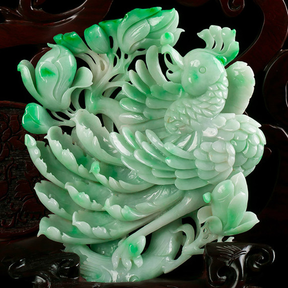 翡翠a货冰润俏色飘绿孔雀开屏摆件1.19千克
