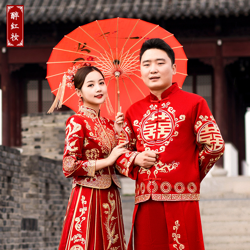 新郎新娘结婚礼服情侣_2021新款中式结婚礼服秀禾服情侣新郎新娘敬酒