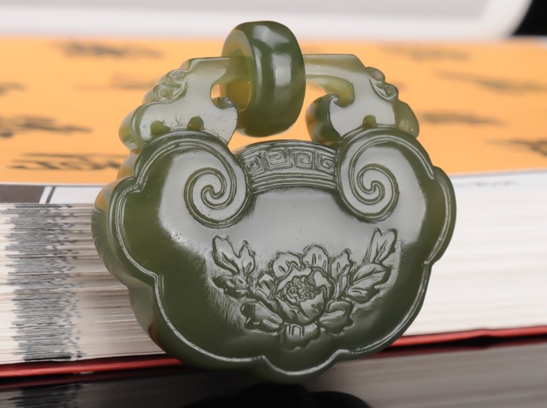 和田玉吊坠玉石意平安长命玉锁玉坠玉如项链挂件