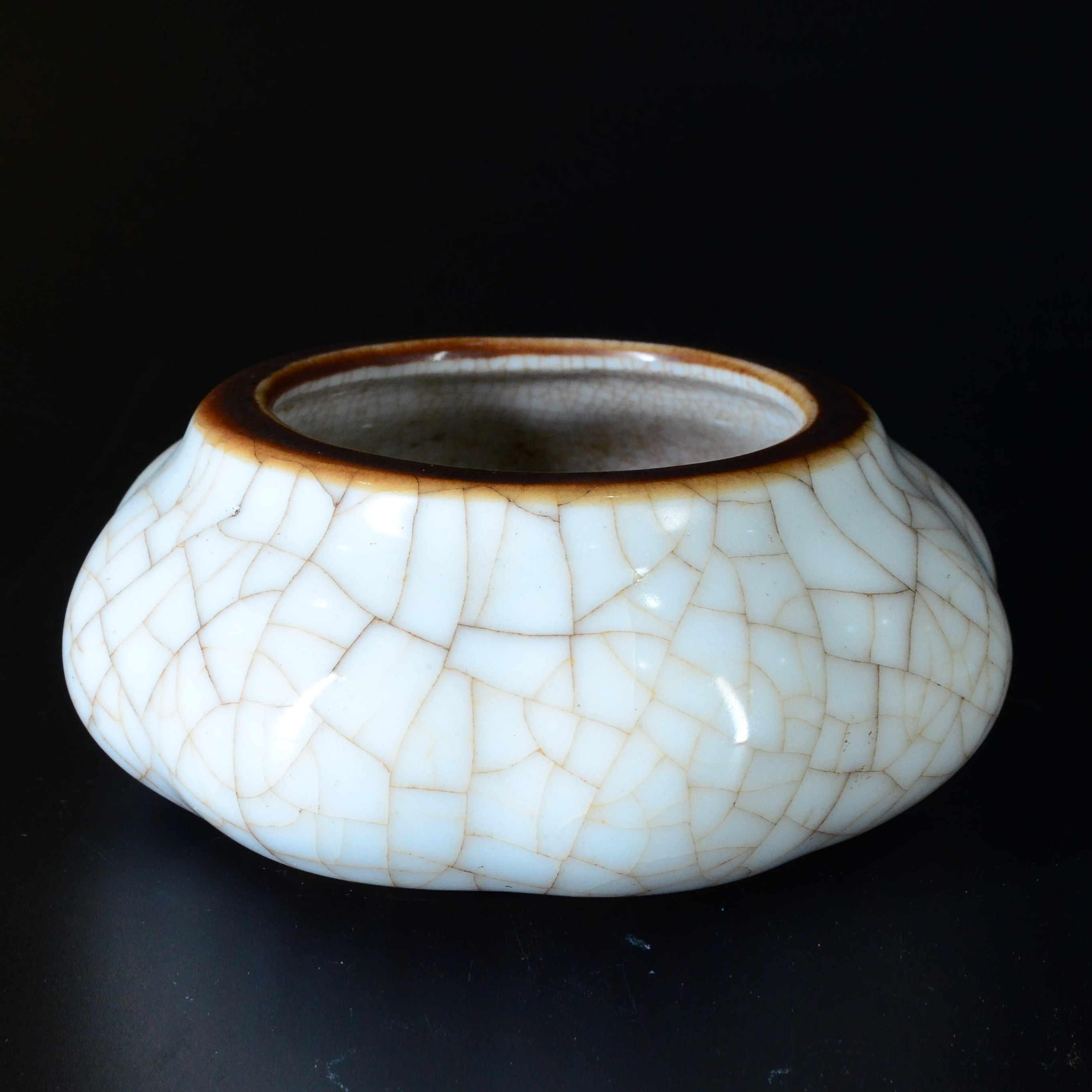 清 哥窑梅花形水盂 tb8-087