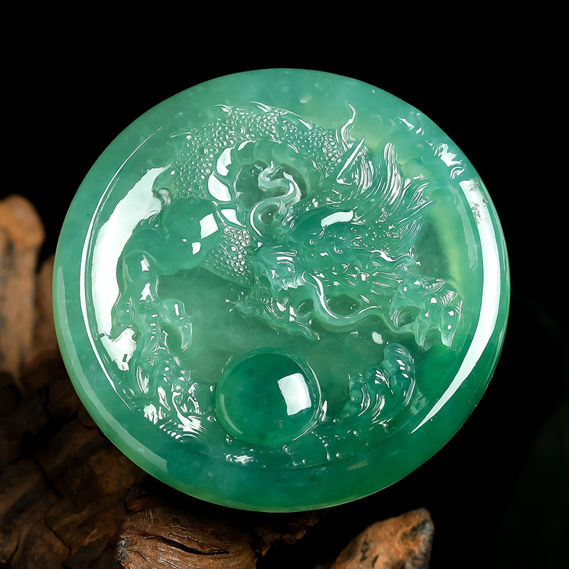 源头好货-四会徐春光大师作品龙牌《蛟龙出海》翡翠豆绿35.25g