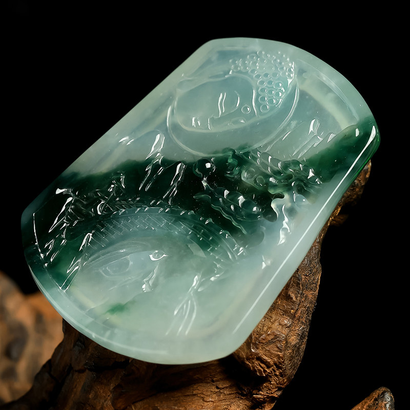 源头好货-四会徐春光大师作品《佛在人间》翡翠牌子飘绿22.71g