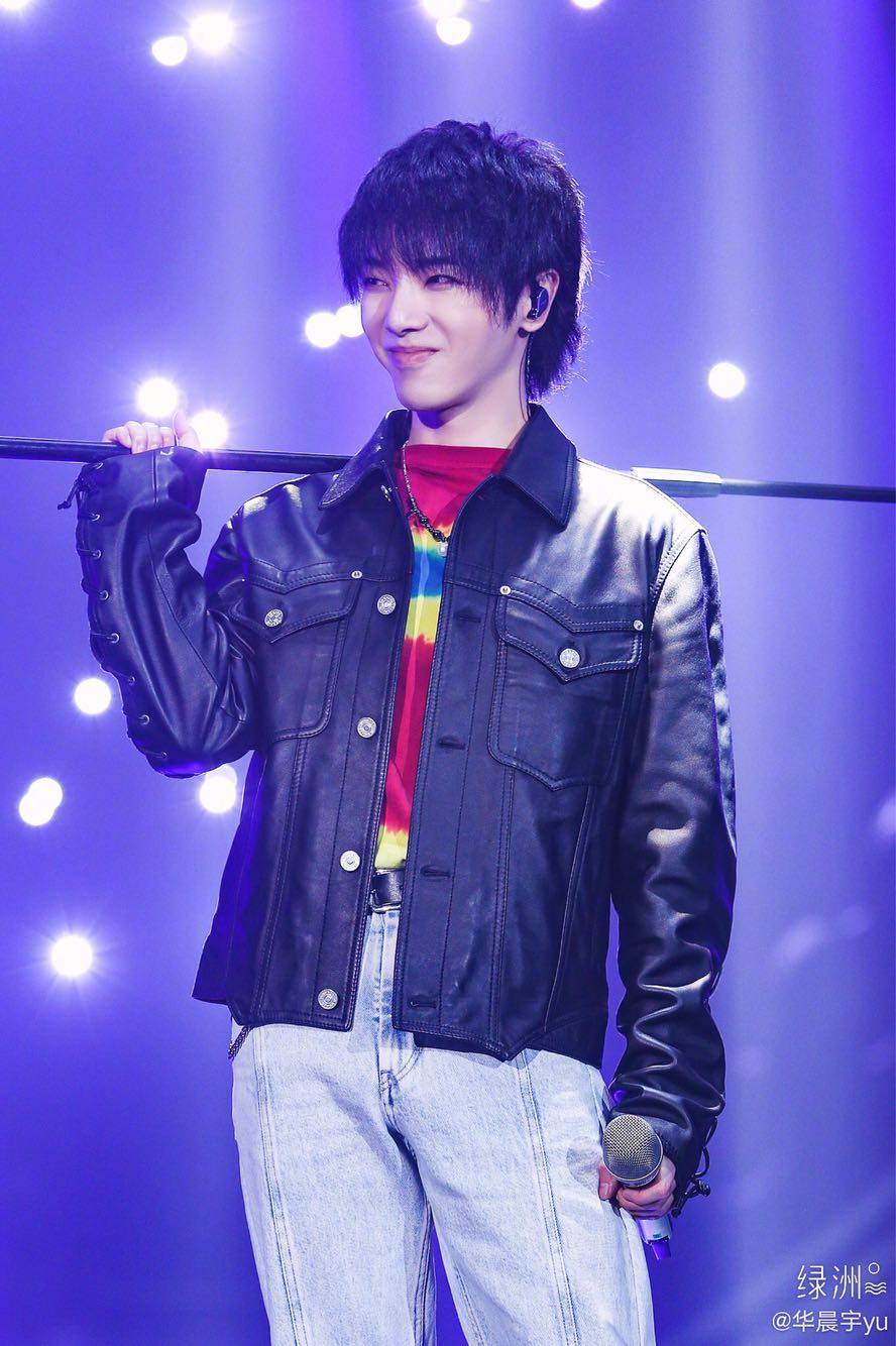 华晨宇新世界同款衣服花花et周边应援黑色短款夹克机车外套女皮衣