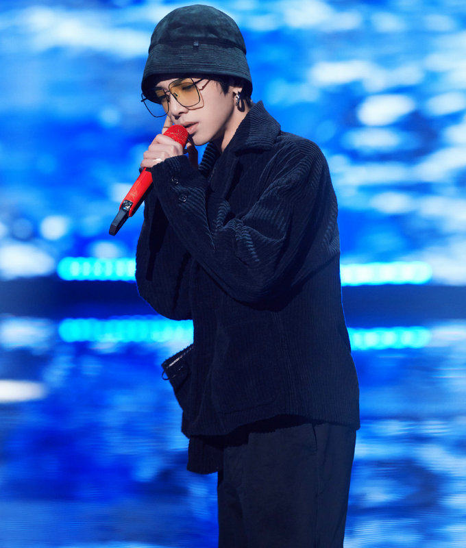 华晨宇2020年双十一狂欢夜同款西装外套秋冬宽松日系小众休闲西服