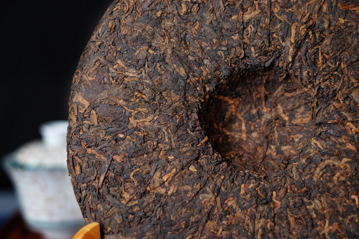 【2片】90年代末期老曼峨宫廷普洱熟茶 龙园号 昆明仓 云南山滇