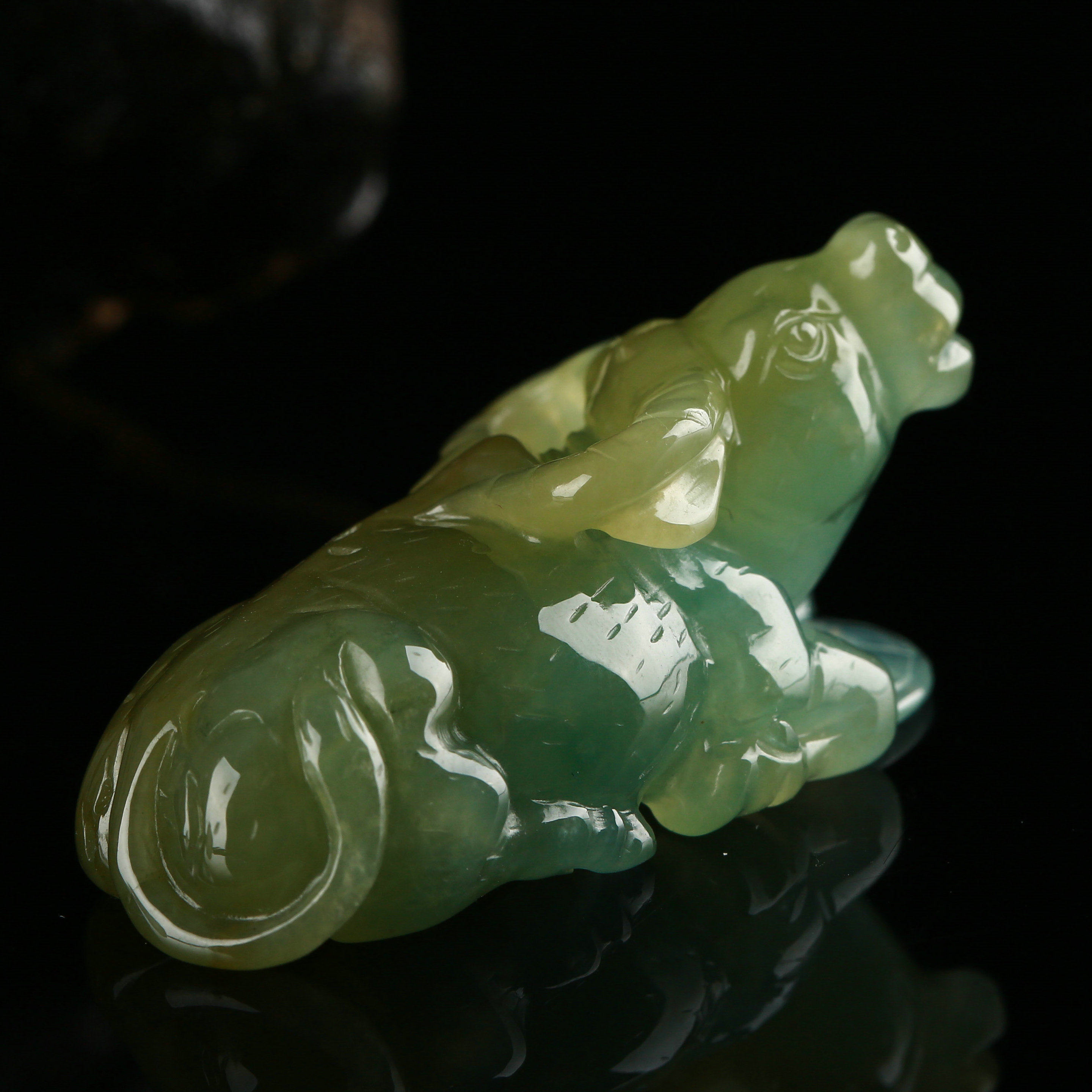 缅甸a货细糯种满色牛气冲天翡翠 吊坠 23.79g