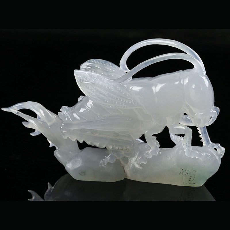 杨子恒玉雕工作室作品 冰糯种蝈蝈小摆件 81.23g
