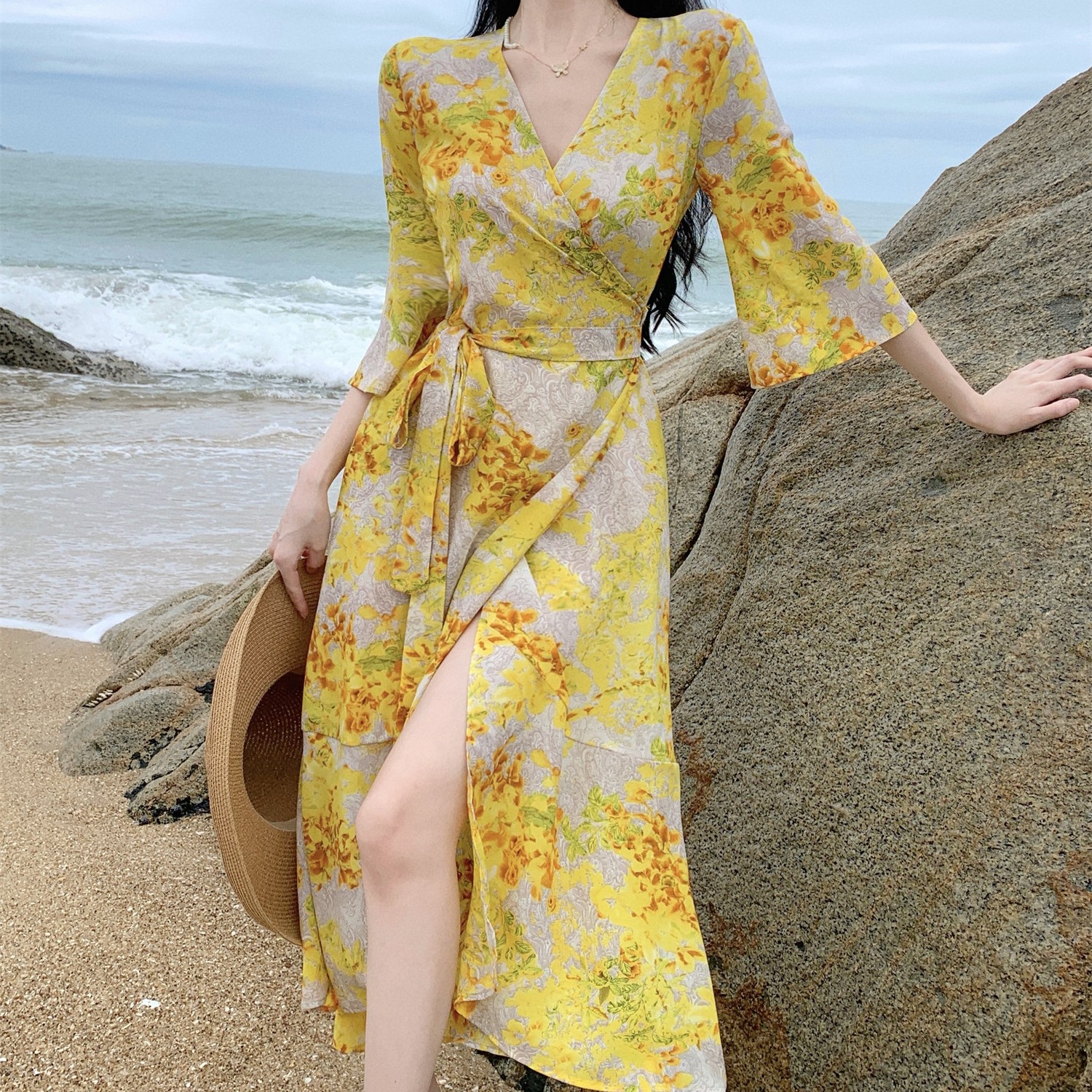 法式印花连衣裙女夏度假沙滩裙黄色战袍裹身开叉鱼尾裙气质长裙子