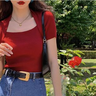 法式复古红色方领针织T恤女夏设计感别致绝美修身露锁骨短袖上衣