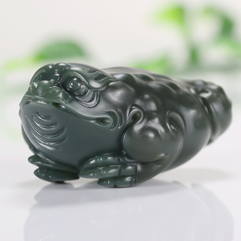 海派玉雕大师崔哲豪作品 塔青金蟾纳财 72克