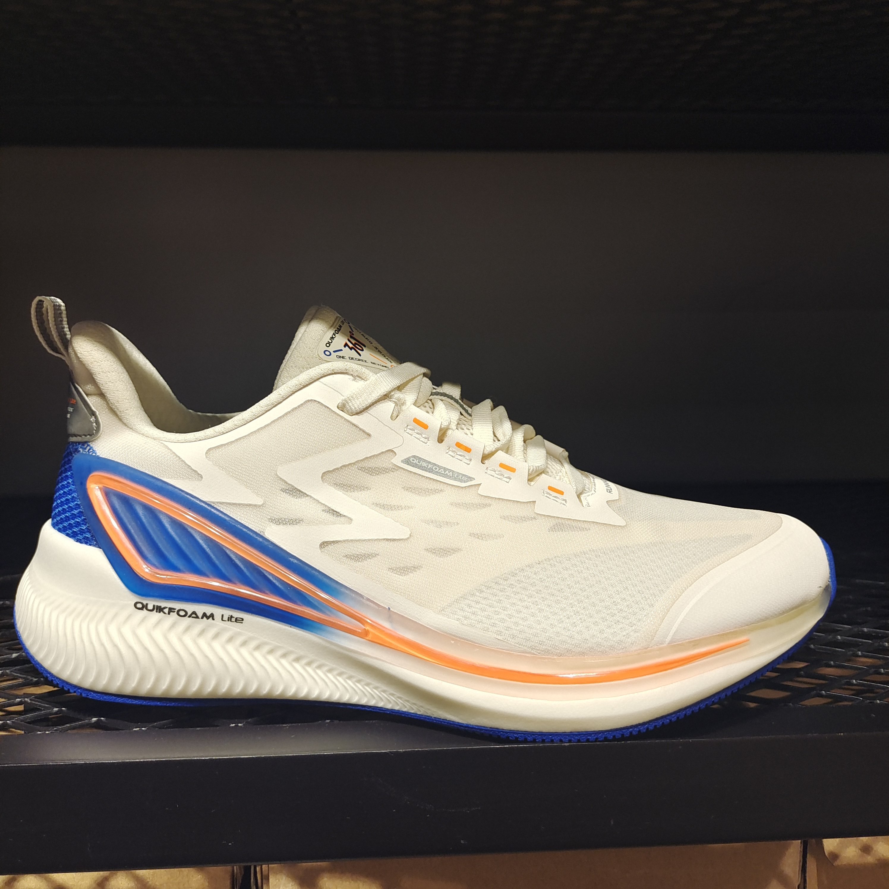 361男女秋季夜影透气减震轻便q弹运动跑步鞋2218