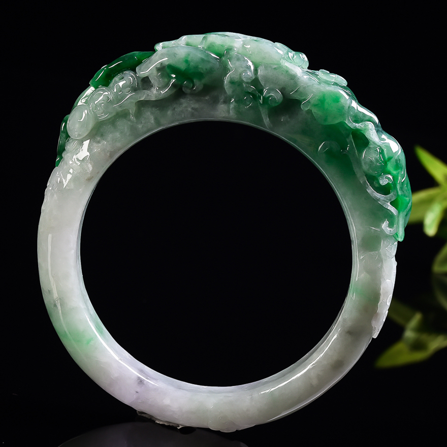 天然翡翠a货 老坑冰糯种飘绿雕花荷叶手镯 93.70g