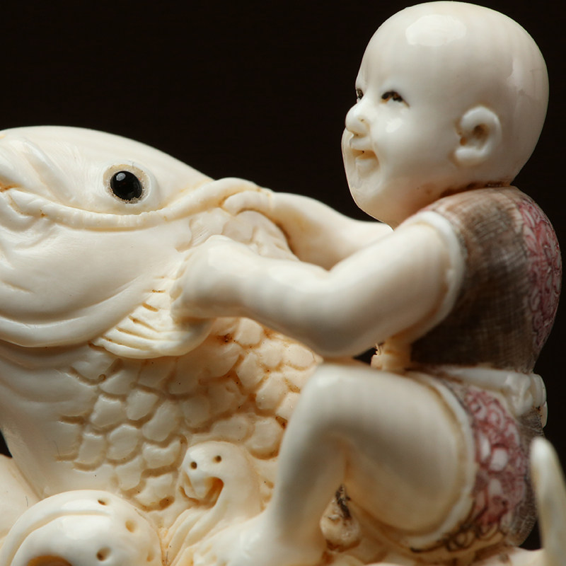 【童子戏鱼】纯手工微雕浅刻彩绘 日式工艺做旧猛犸牙雕把玩件