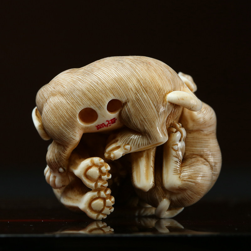 【三犬啸天】纯手工微雕浅刻 回流彩绘做旧猛犸牙冰料手把件摆件